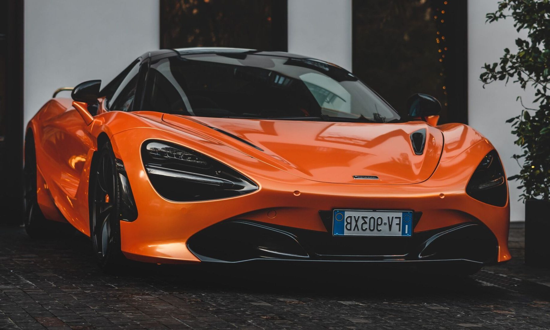 خودروهای   <span>کمیاب 
و لوکس</span> با رتبه برتر
با قیمت مناسب
